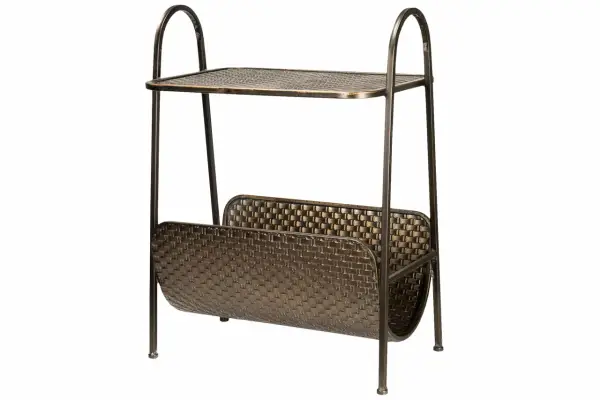 Ett elegant brickbord i mässing med två hyllplan och en tidningshållare. Perfekt för att förvara dina favoritböcker och tidningar.